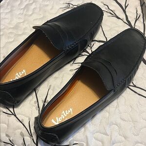 Vostey Sleek Black Men's Slip-On Loafers
